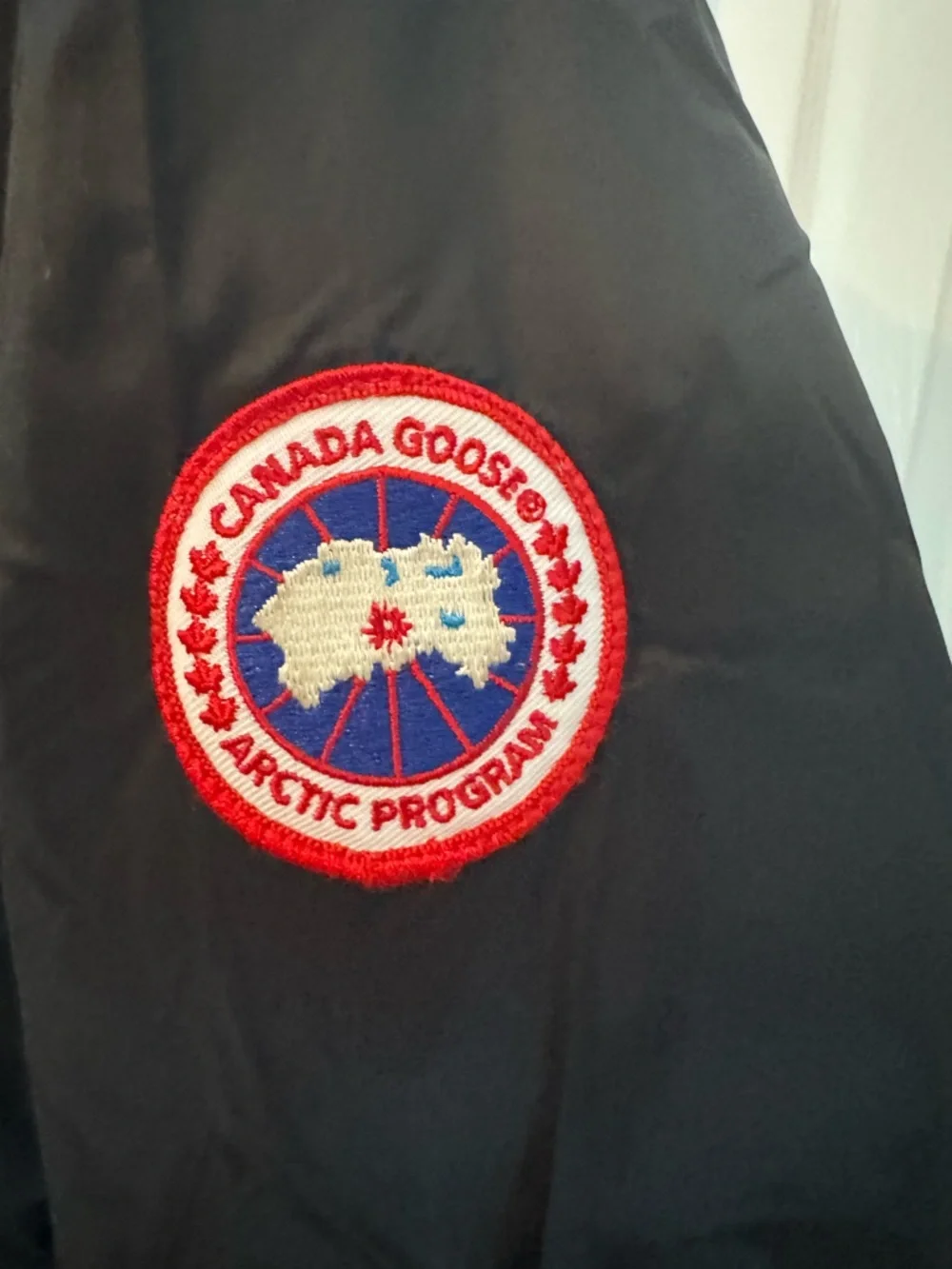 Authentic Canada Goose Black Hooded Women's Puffer Coat - Picture 8 of 11